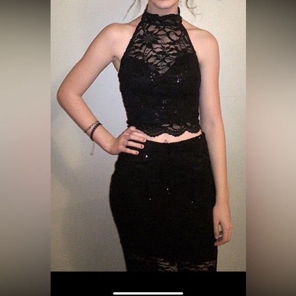 B. Darlin 2 Piece Set Black Lace Cropped Top Size 1/2 Skirt Size 3/4 Semi Formal - Picture 1 of 12